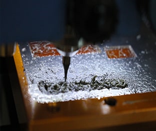 ์ด๋์
์ปทํ
Nameplate Cutting PROCESS 03. Cut